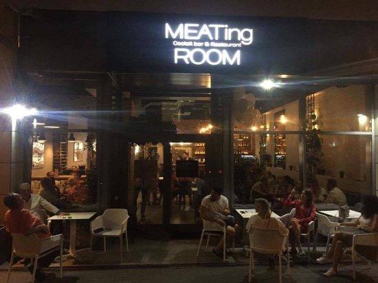MEATing Room Coctail Bar & Restaurant